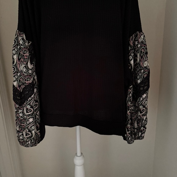 Black Lace Sleeve Women's Top Waffle Knit, Size 26/28W - Picture 7 of 8